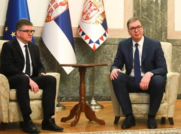 Vučić s Lajčakom: Neophodno formiranje ZSO i hitni…