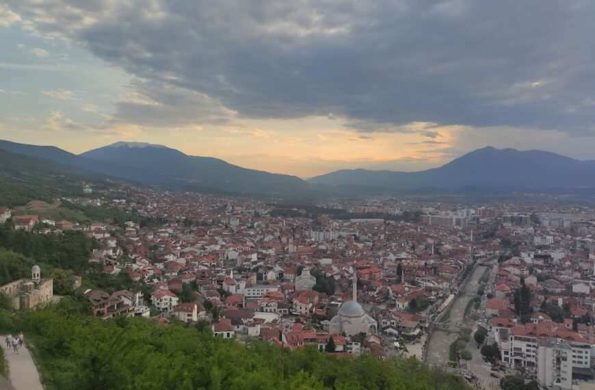 Prizren: Ubijen mladić, ranjen njegov otac