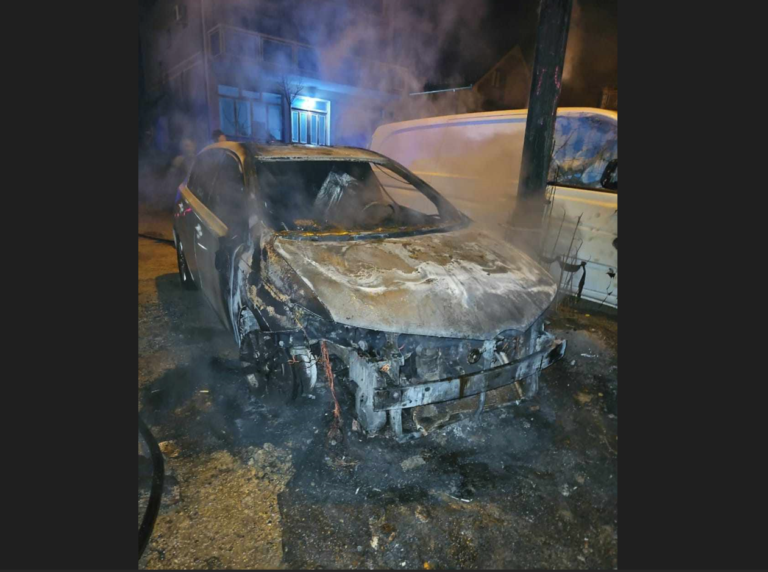Zapaljen automobil u Leposaviću