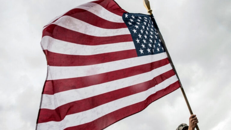 Grupa raseljenih Srba sa Kosova protestovala ispred ambasade SAD u Beogradu