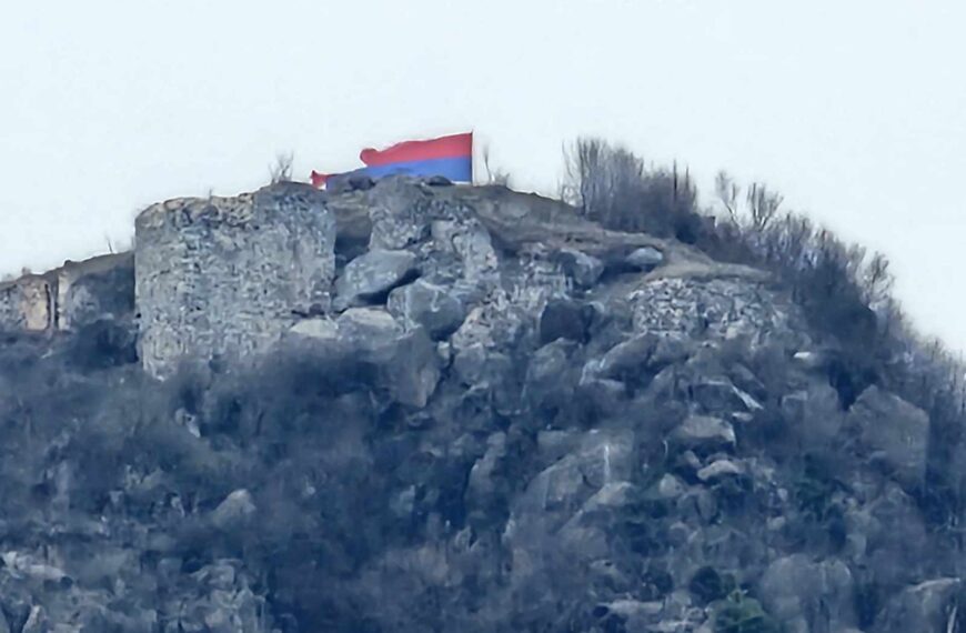 Srpska zastava i kosovski mediji