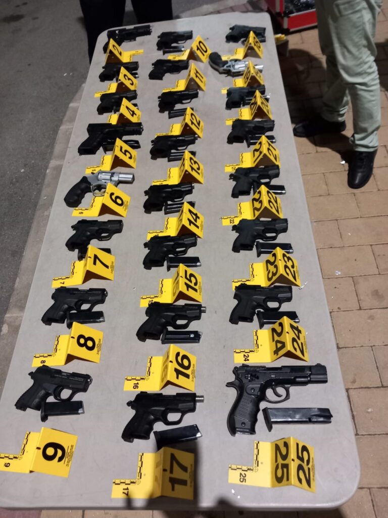 Pretres na 14 lokacija, zaplenjena znatna količina oružja i municije