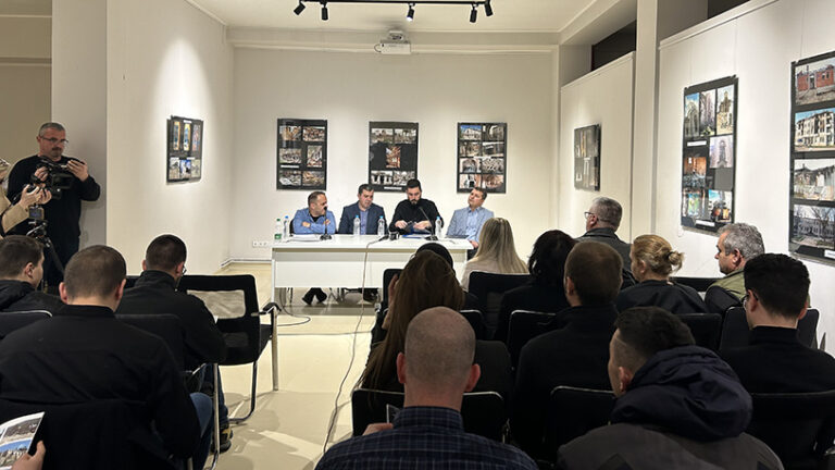 “Nagrađeni zločin”, izložba fotografija i tribina o martovskom pogromu