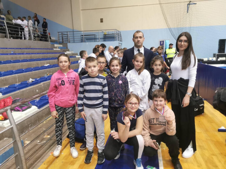 Mladi karatisti „Kopaonika“ sa tri medalje se vraćaju iz Čačka u Leposavić