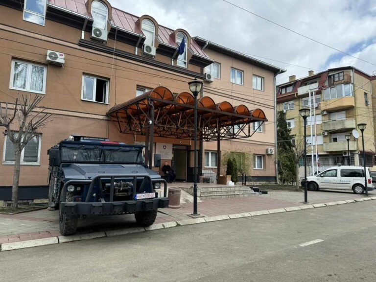 Da li radnici institucija Srbije na Kosovu krše ustavni poredak?