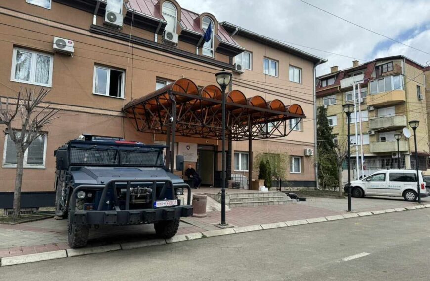 Da li radnici institucija Srbije na Kosovu krše ustavni poredak?