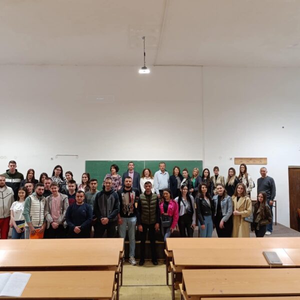 Profesori iz Bugarske posetili Ekonomski fakultet u Kosovskoj…