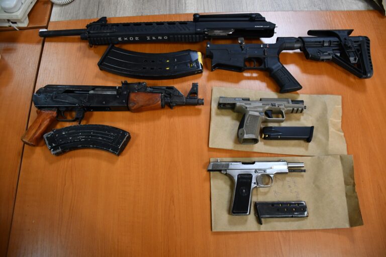 Policija pronašla vatreno oružje u Prištini i Gnjilanu
