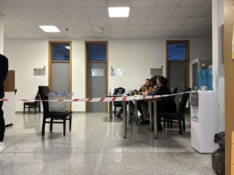 Završen referendum na severu Kosova, slaba izlaznost, gradonačelnici nisu smenjeni