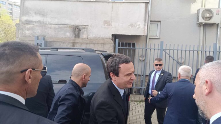 Kurti: Problem dinara „veštački“, sve je to „zbog keša“