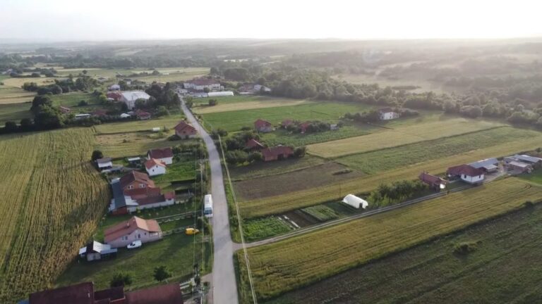 Policija i vatrogasci gase šumske požare oko Osojana