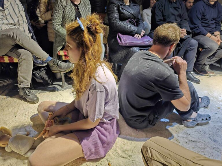 Nagrađena predstava „Igre u pesku“ večeras u Domu kulture u Zvečanu