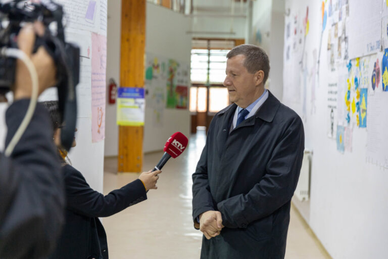 Sunjog u Čabri: Na severu 17 timova koji prate proces glasanja