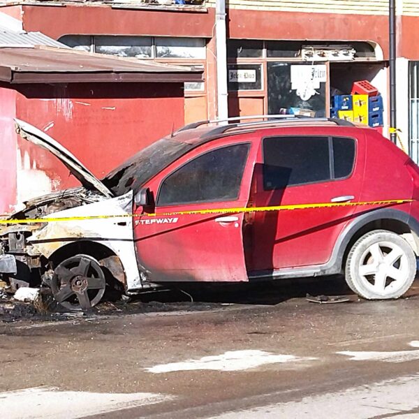 Severna Mitrovica: Zapaljen automobil u vlasništvu policajca