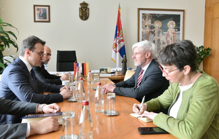 Petković sa Rajfenštulom o položaju Srba na Kosovu, dinaru, referendumu i ZSO