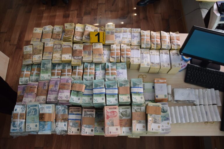 Kosovska policija zaplenila 1,6 miliona evra, 74 miliona dinara…