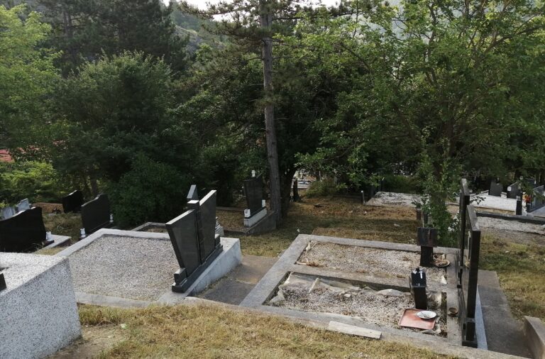 Mitrovske zadušnice, dan posvećen molitvama za umrle srodnike i prijatelje