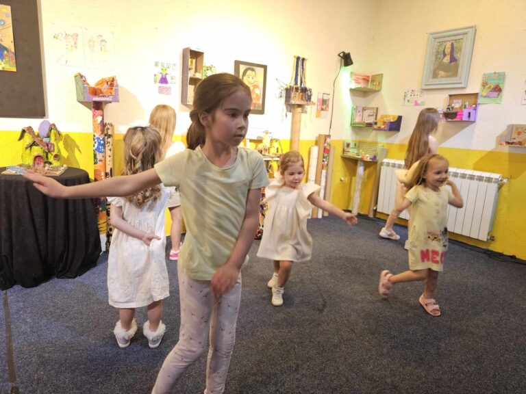 Reciklirana čarolija u Akvarijusu: Mališani nam poručuju da je umetnost svuda oko nas