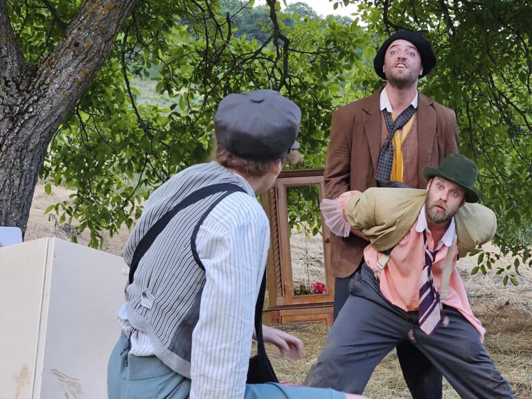 „Čekajući kraj partije“ u Zvečanu: Kolektivna egzistencija pod zvezdama