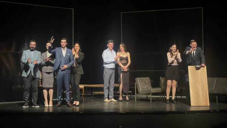 „Narodni poslanik“ Nikšićkog pozorišta odigran u Gračanici