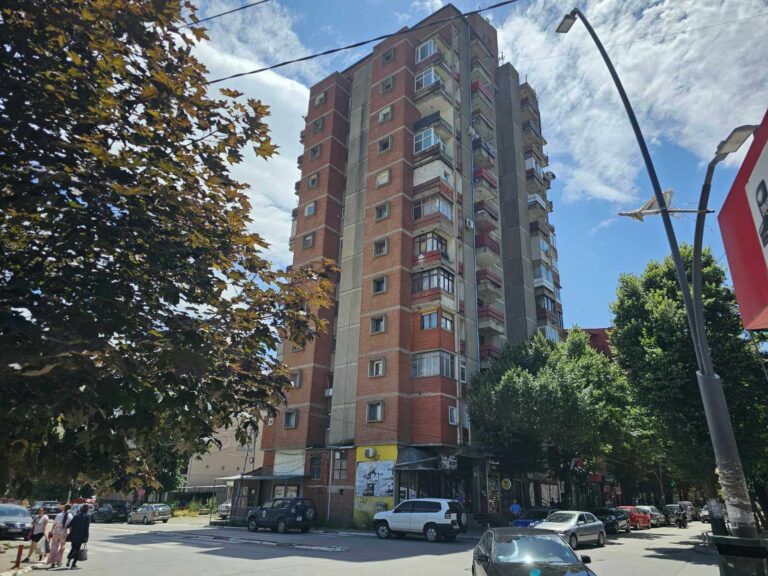Severna Mitrovica: Policija vrši pretres na dve lokacije u vezi sa nezakonitim nadgledanjem