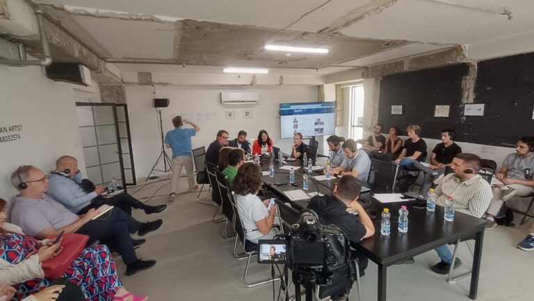 Mediji na srpskom i albanskom na Kosovu: Ima li saradnje i zašto ne dovoljno?