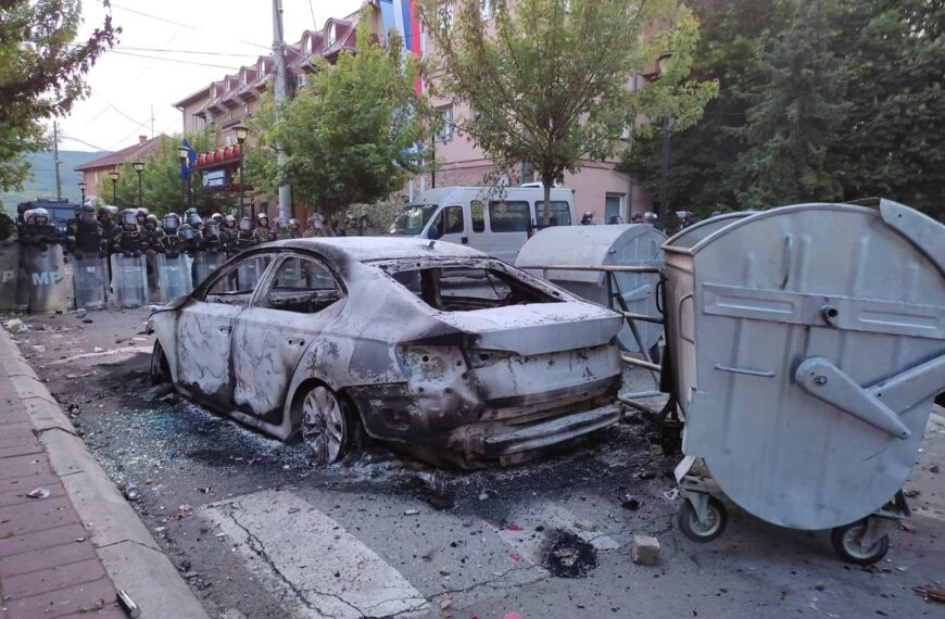 Radenković, optužen za nerede isped Opštine Zvečan, priznao krivicu