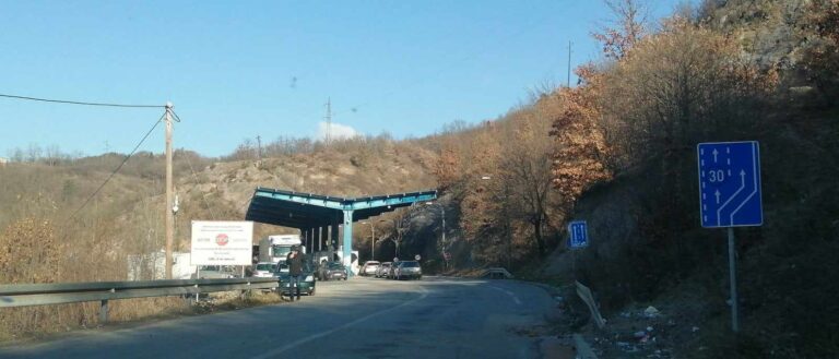 Na prelazu Bela zemlja više od sat i po vremena čekanja