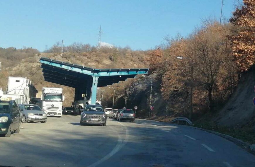 Na prelazu Bela zemlja zadržavanja i do dva i po sata