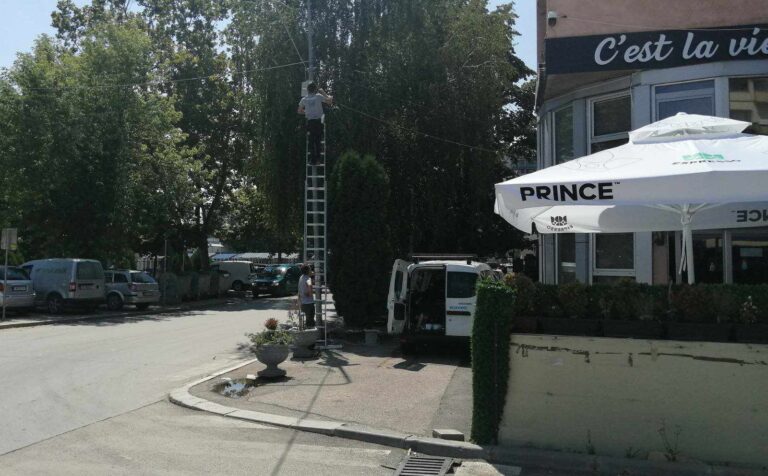 Policija nastavila sa postavljanjem kamera u severnom delu Mitrovice