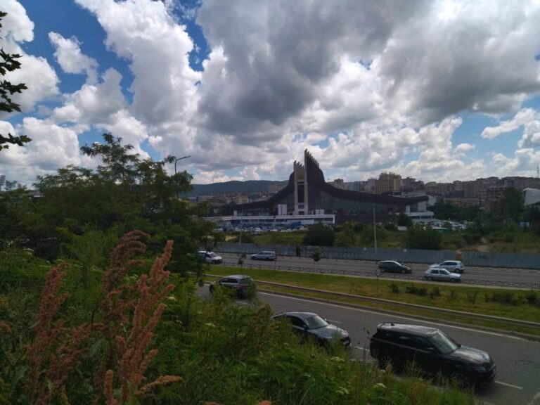 Uhapšena žena u Prištini zbog prevare sa radnim vizama