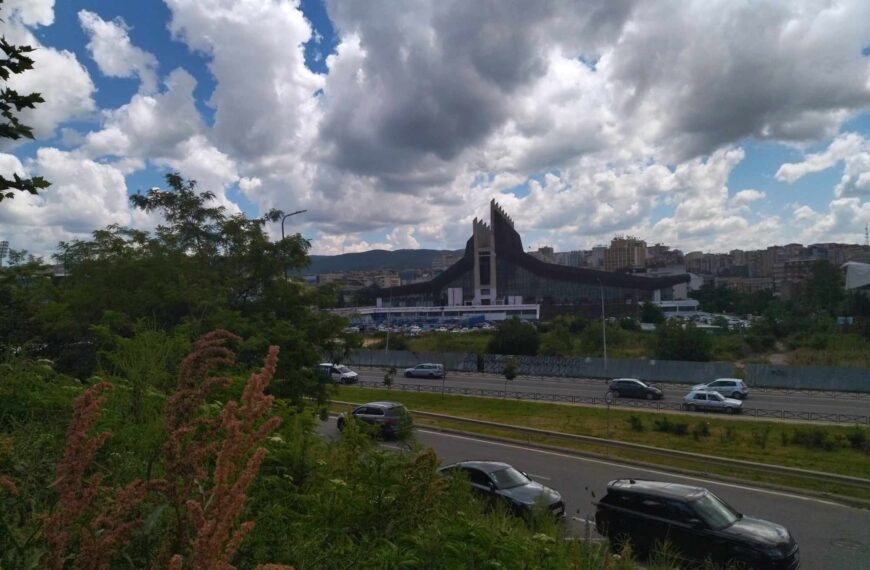 Uhapšena žena u Prištini zbog prevare sa radnim vizama