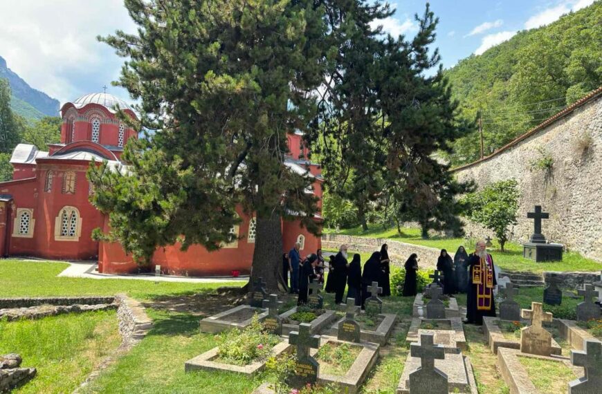 Služen parastos mati Fevroniji