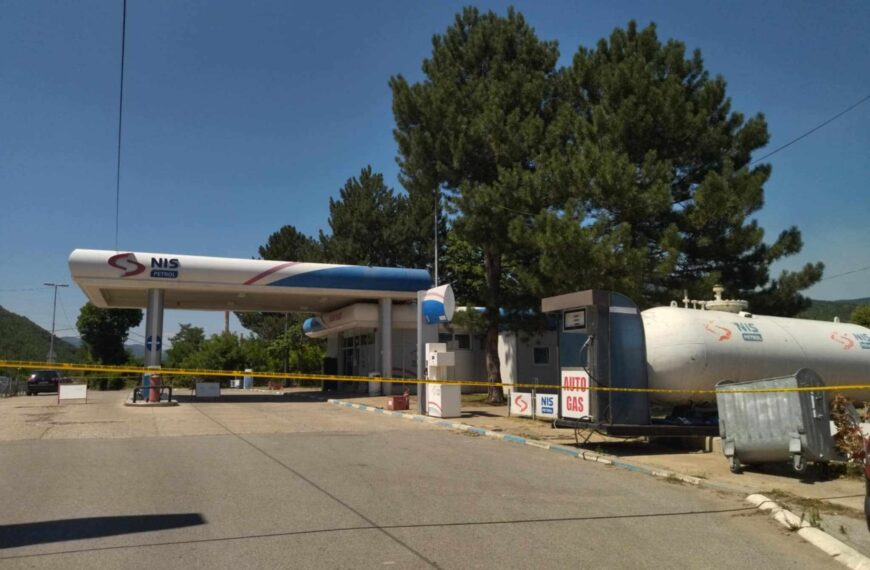 Tri benzinske pumpe „NIS petrol“ zatvorene na severu Kosova