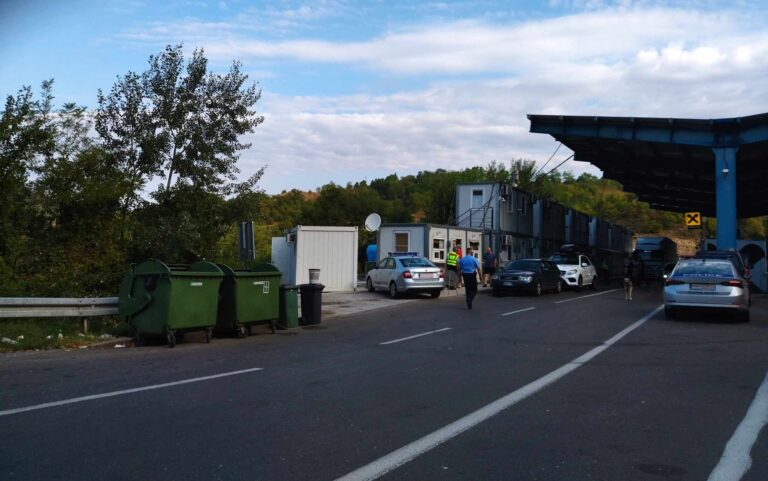 Gužve na prelazu Bela Zemlja – čeka se dva sata