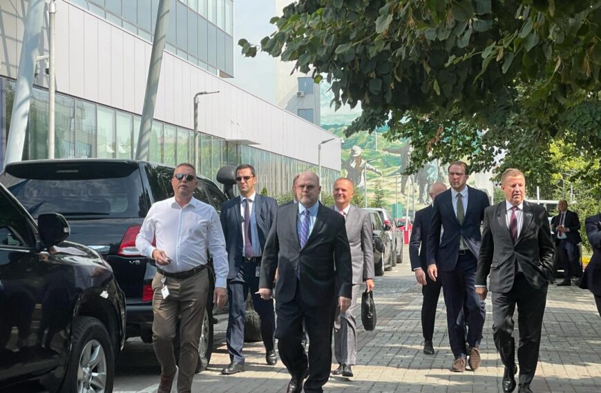 Hovenijer posle sastanka sa Kurtijem: Kvinta i NATO ne podržavaju otvaranje mosta na Ibru