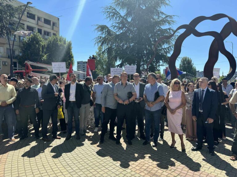 Sa skupa u severnom delu Mitrovice: Ne prihvatamo odluku Prištine o otvaranju mosta, rešenje samo kroz dijalog