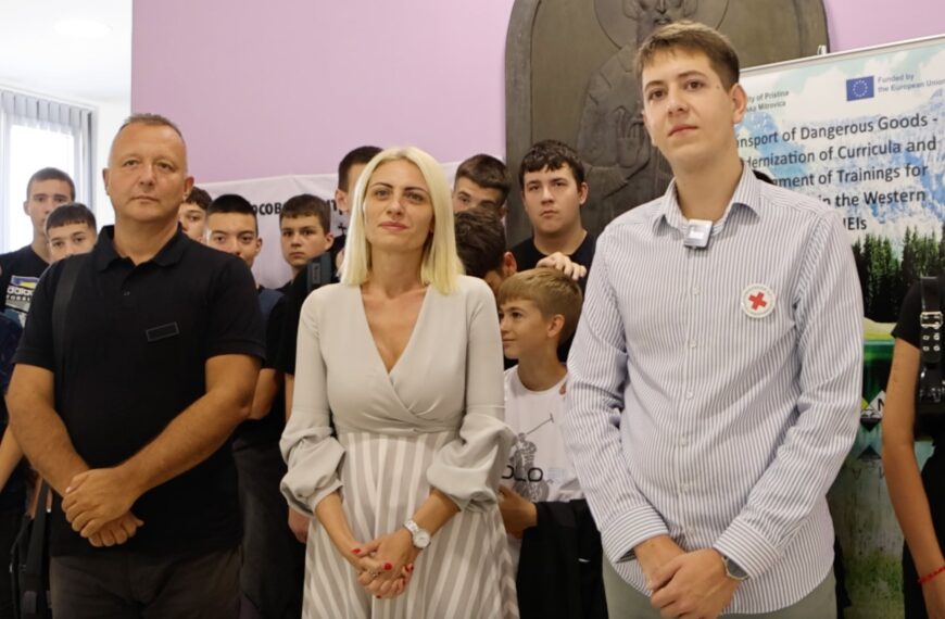 Nedelja bezbednosti dece u saobraćaju: Crveni krst KM, FTN i Tehnička škola u zajedničkoj akciji