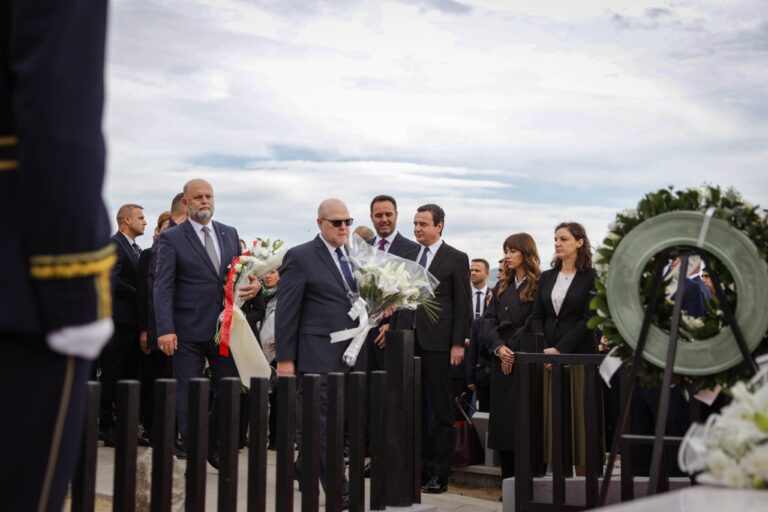 Američki ambasador poziva na punu odgovornost napadača u&hellip;