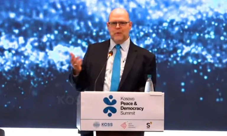 Hovenijer poziva Kosovo i Srbiju da ispune obaveze i ozbiljnije pristupe dijalogu