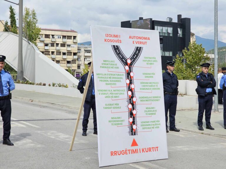 Akcija SDP-a na glavnom ibarskom mostu o Kurtijevom „putu“