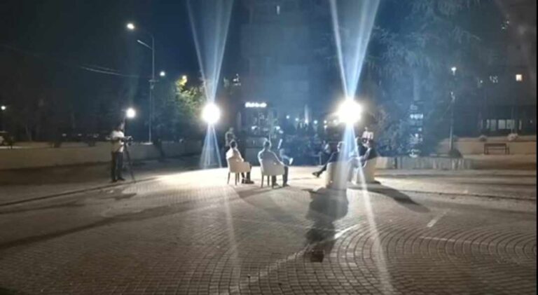 Specijalni politički program iz prištinskog studija na mitrovičkom šetalištu