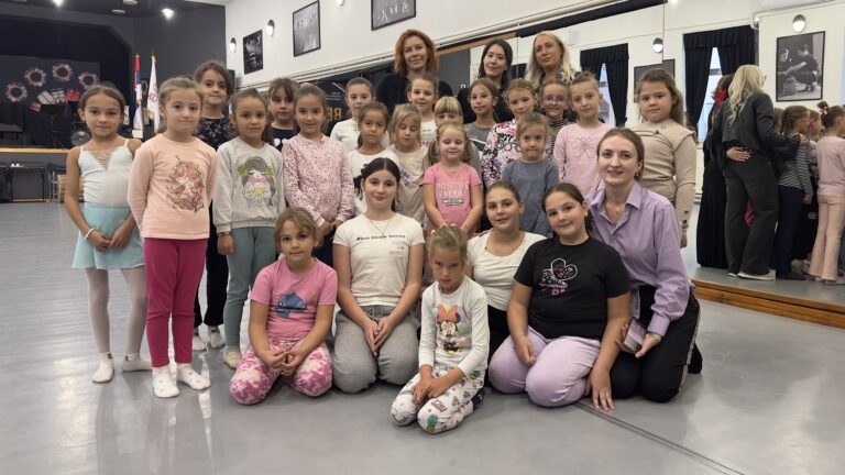Deca iz Osojana u školi baleta u Gračanici