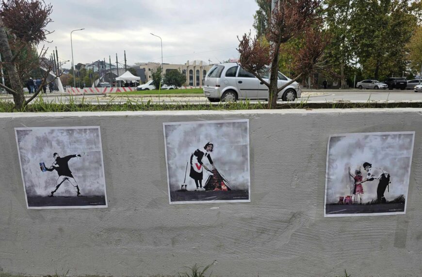 Plakati o Kosovskoj policiji, Samoopredeljenju i plazmi u severnom delu Mitrovice