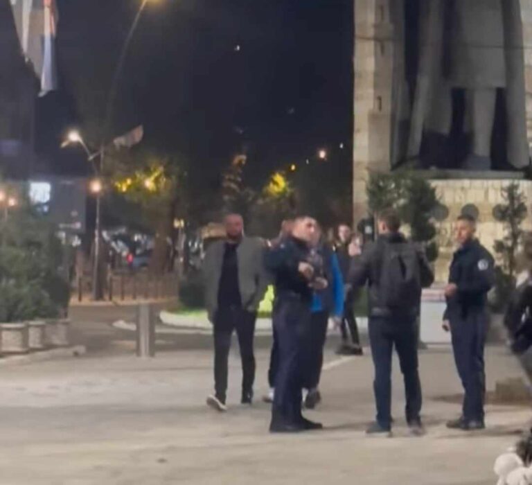 Veljković nakratko odveden u policijsku stanicu zbog zviždanja na šetalištu u Severnoj Mitrovici