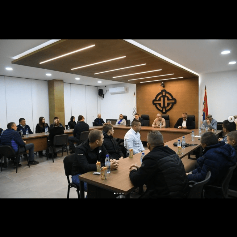 Predstavnici Srpske liste sa decom „žrtvama Kurtijevog terora“