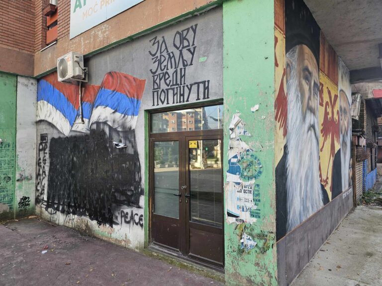 Prefarbavanje murala posvećenom junacima sa Košara