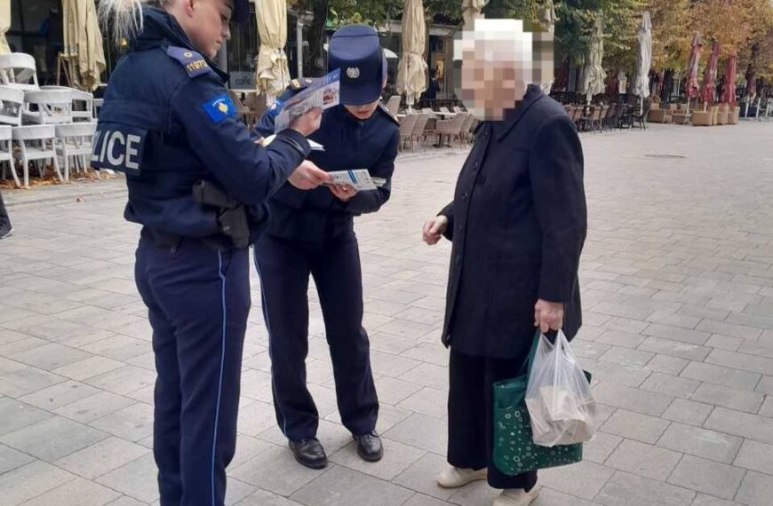 Kosovska policija delila letke građanima u Severnoj Mitrovici