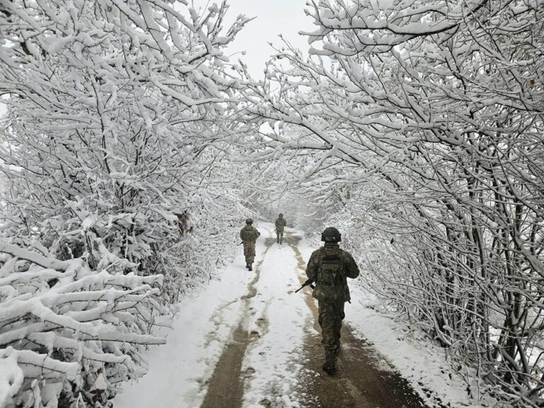 Turski vojnici Kfora patroliraju na području opštine ​​Zubin Potok