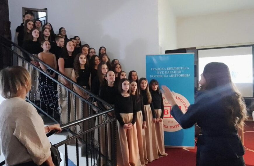 „Noć biblioteka“ prvi put u Kosovskoj Mitrovici: U zagrljaju pesništva i muzike